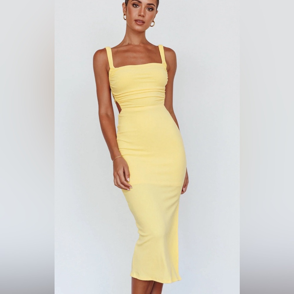Selfie Leslie Yellow open back dress